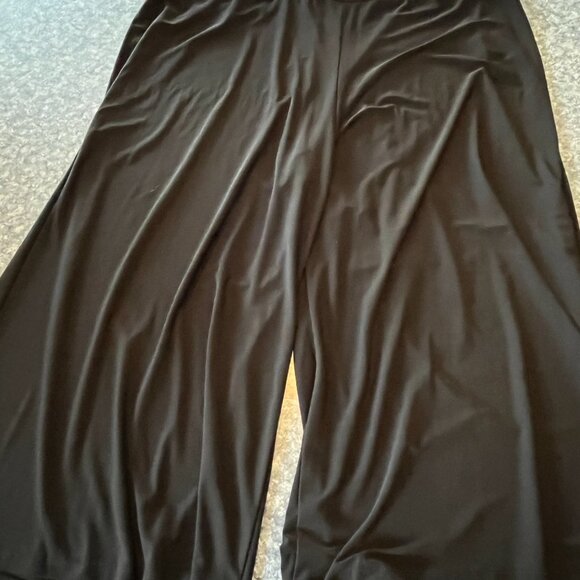 Susan Lawrence stretchy black capri gaucho (wide leg) pants - 3X - Picture 2 of 3